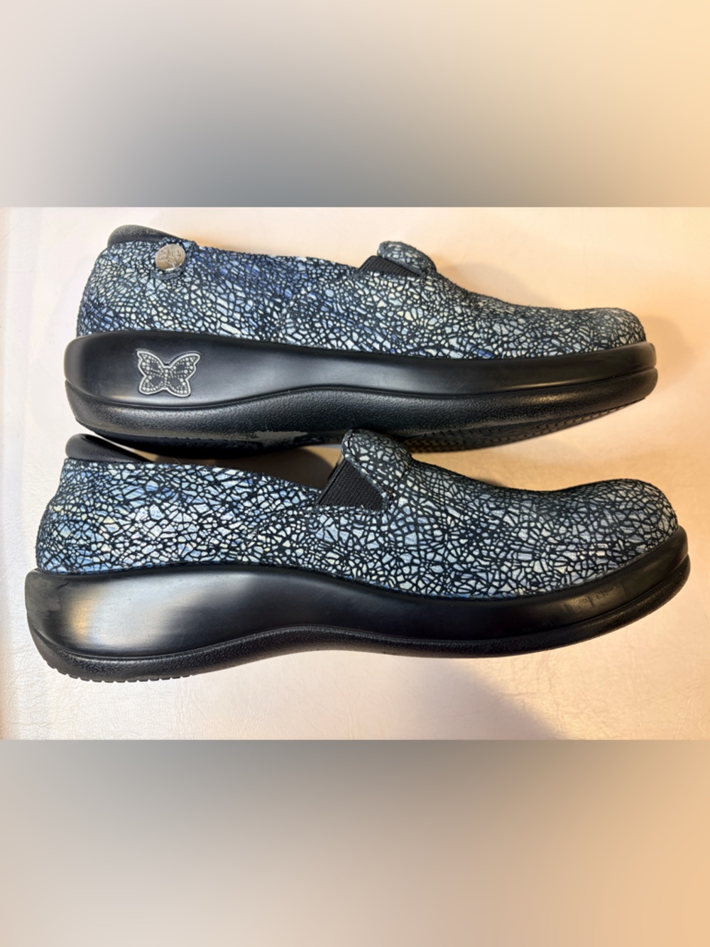 Alegria women’s Slip-On Loafer in Black and White Crackle - Picture 3 of 6